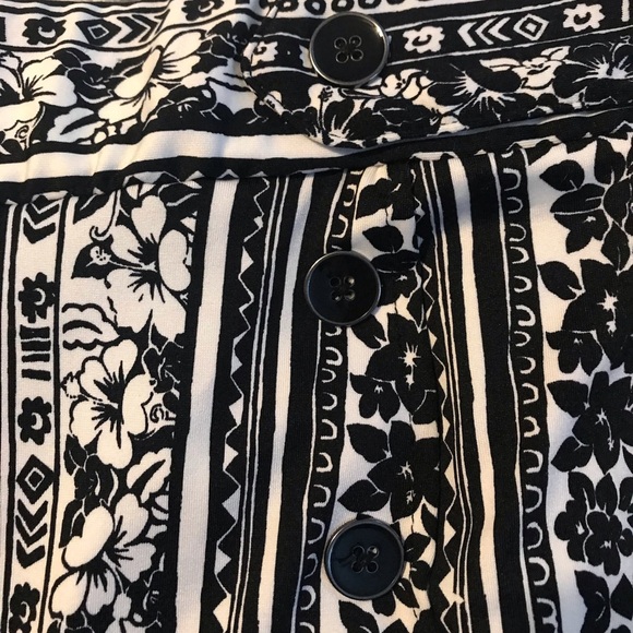 RobertLouis Women’s Shorts with Hibiscus 🌺 Pattern Black and White Size L - Picture 3 of 7